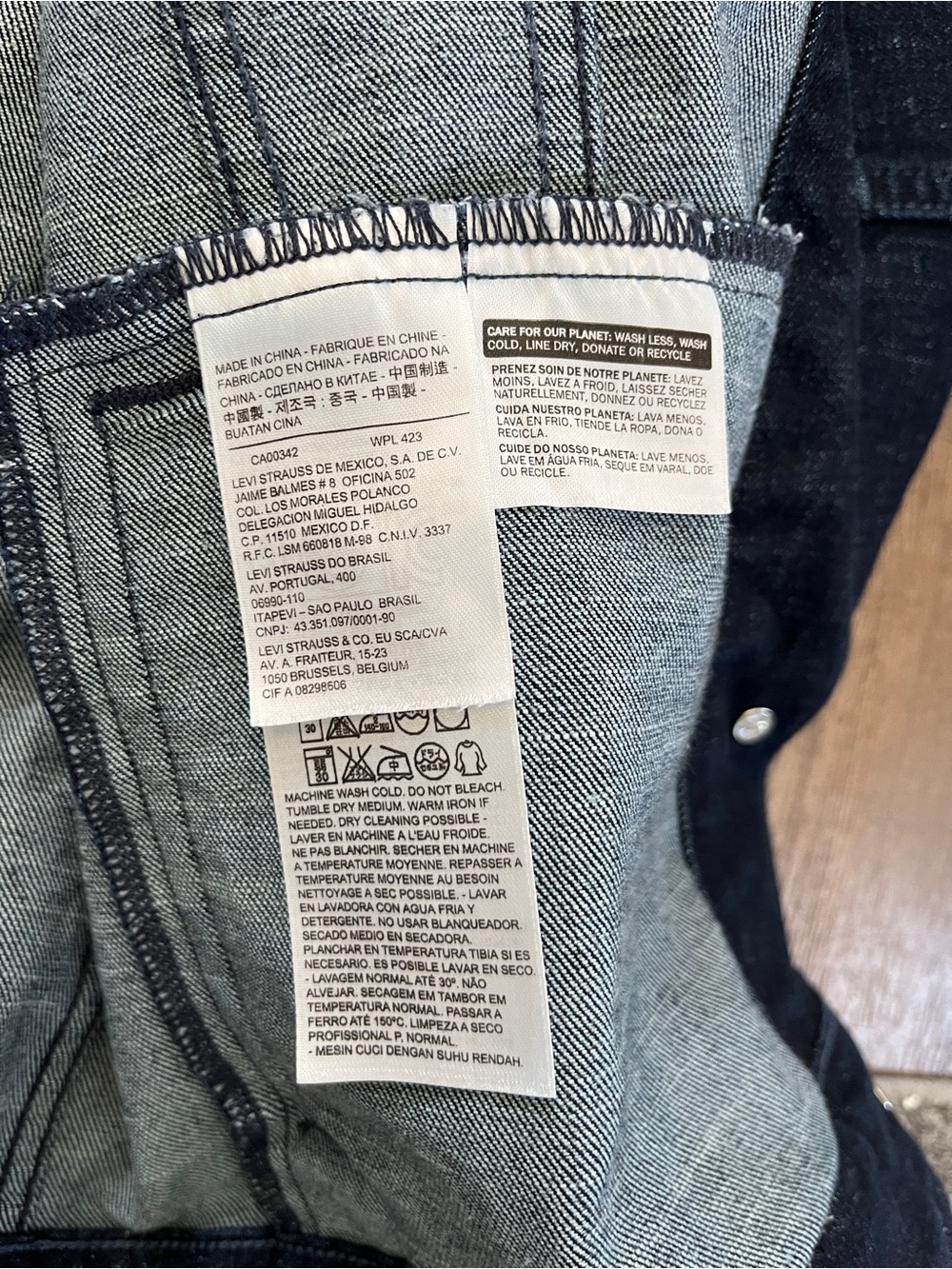 Levi's Women’s Dark Wash Denim Trucker Jacket XL - Picture 4 of 8